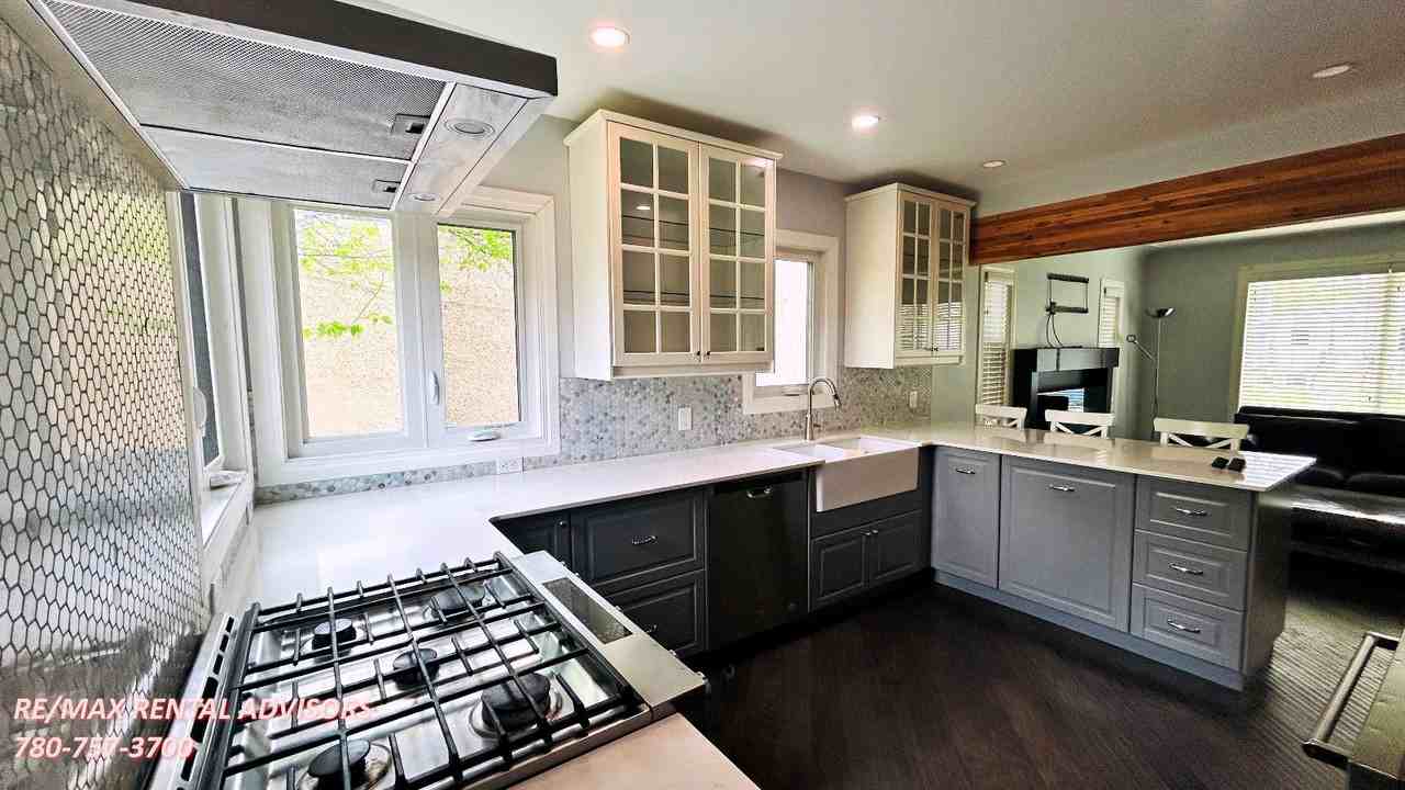 UPPER 10932 74 Avenue Northwest - Photo 4 of 22