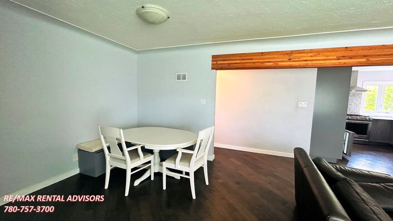UPPER 10932 74 Avenue Northwest - Photo 6 of 22