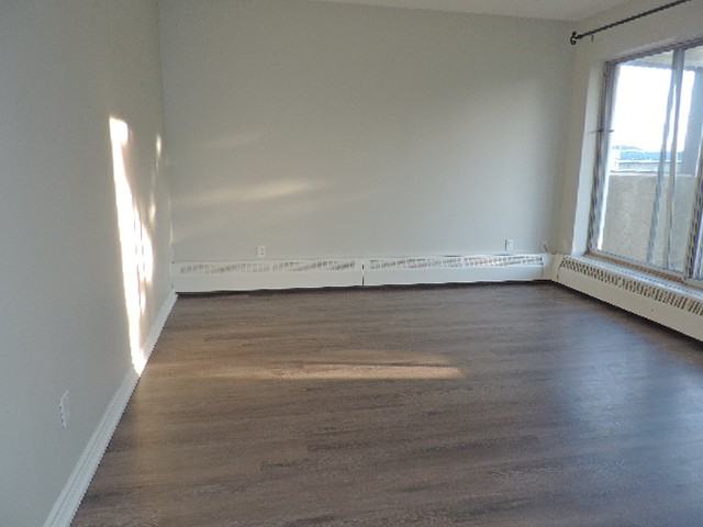 911 10 St - Photo 2 of 11