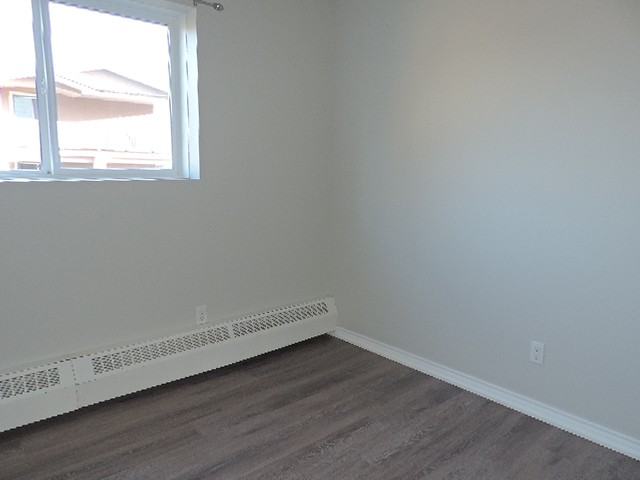 911 10 St - Photo 7 of 11