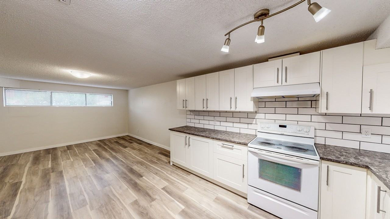 6329 24 Ave Ne Lowr - Photo 2 of 10