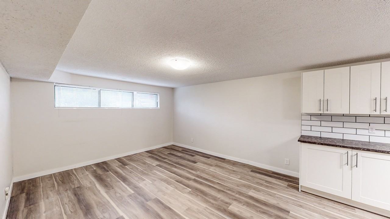 6329 24 Ave Ne Lowr - Photo 3 of 10