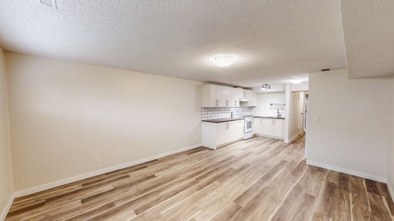 6329 24 Ave Ne Lowr - Photo 5 of 10