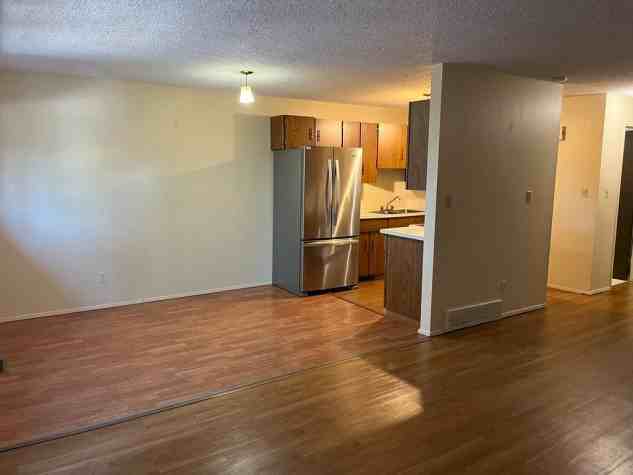 Pet Friendly 2 Bedroom Unit in Clearview Meadows! - Photo 2 of 13
