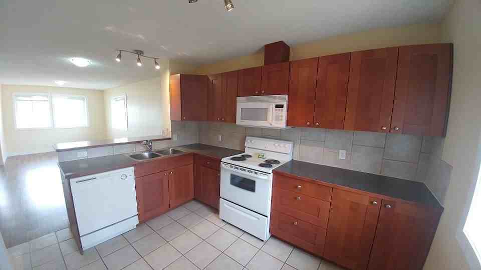 1506 40 St Se - Photo 2 of 18