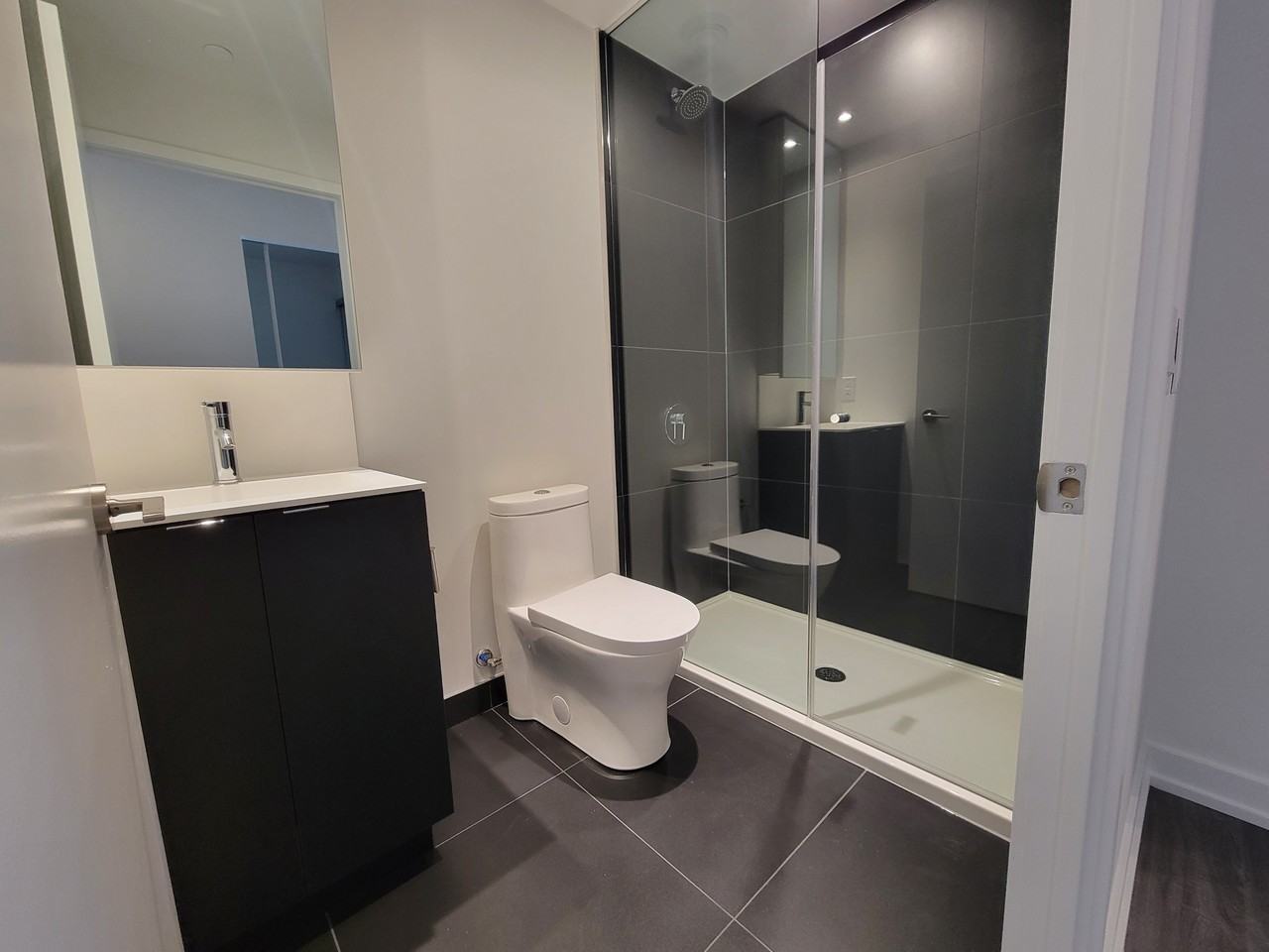 20 Edward Street 2 bedrooms 2 Baths South Facing - Photo 6 of 16