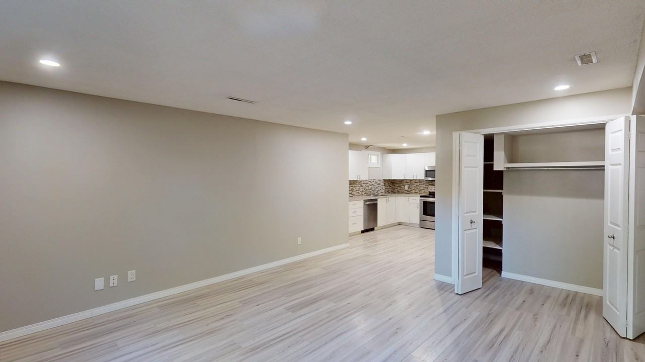 3114B 39 St Sw - Photo 2 of 13