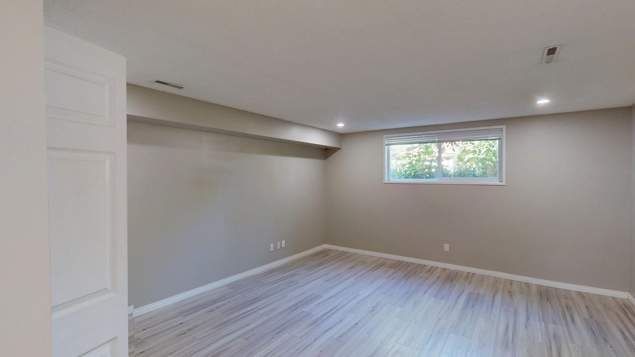 3114B 39 St Sw - Photo 3 of 13