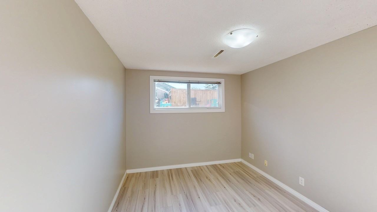 3114B 39 St Sw - Photo 7 of 13