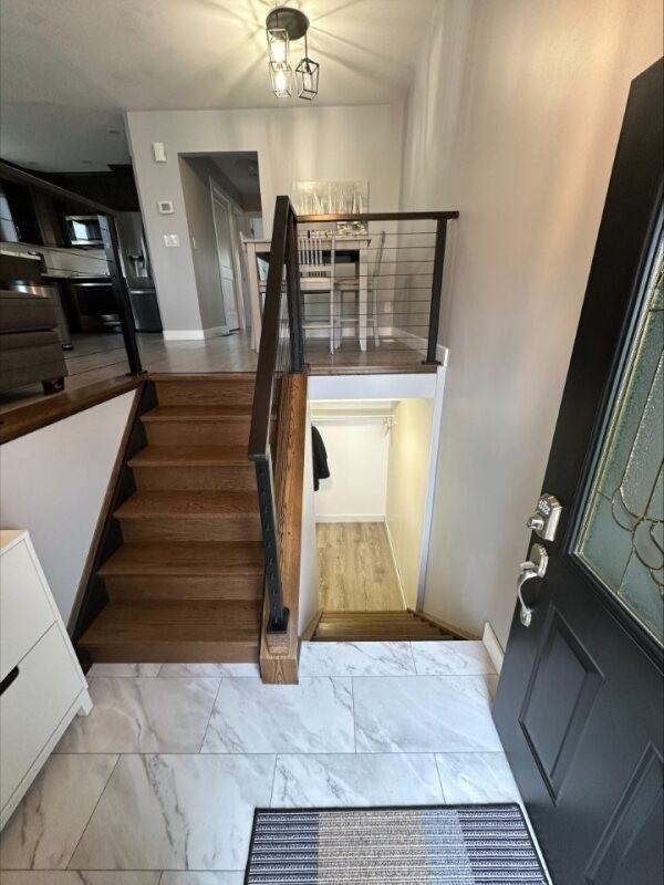 923 Purcell Cres - Photo 3 of 34