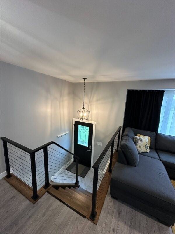 923 Purcell Cres - Photo 5 of 34