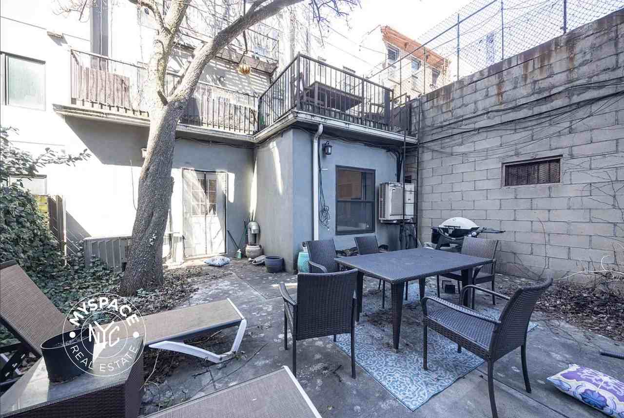352 Hooper St #1B - Photo 2 of 10