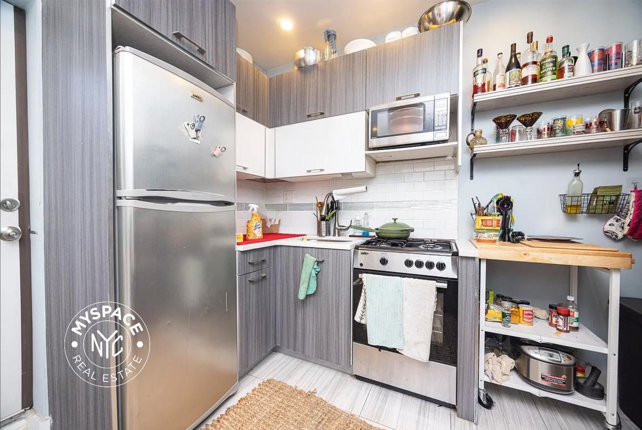 352 Hooper St #1B - Photo 4 of 10
