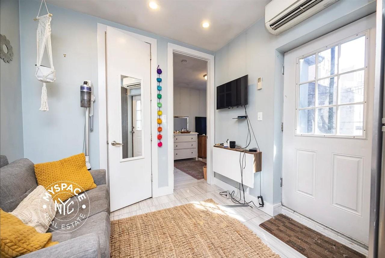 352 Hooper St #1B - Photo 5 of 10