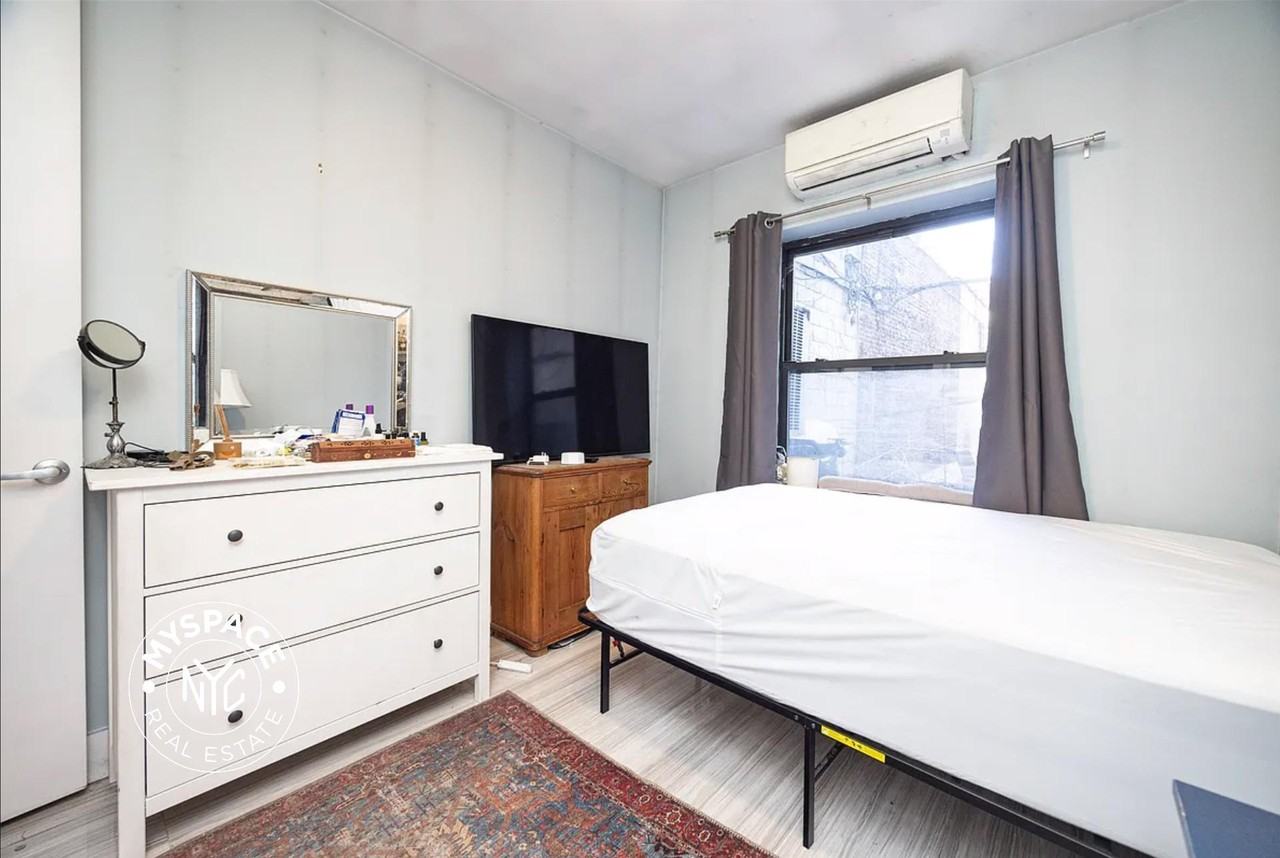 352 Hooper St #1B - Photo 7 of 10