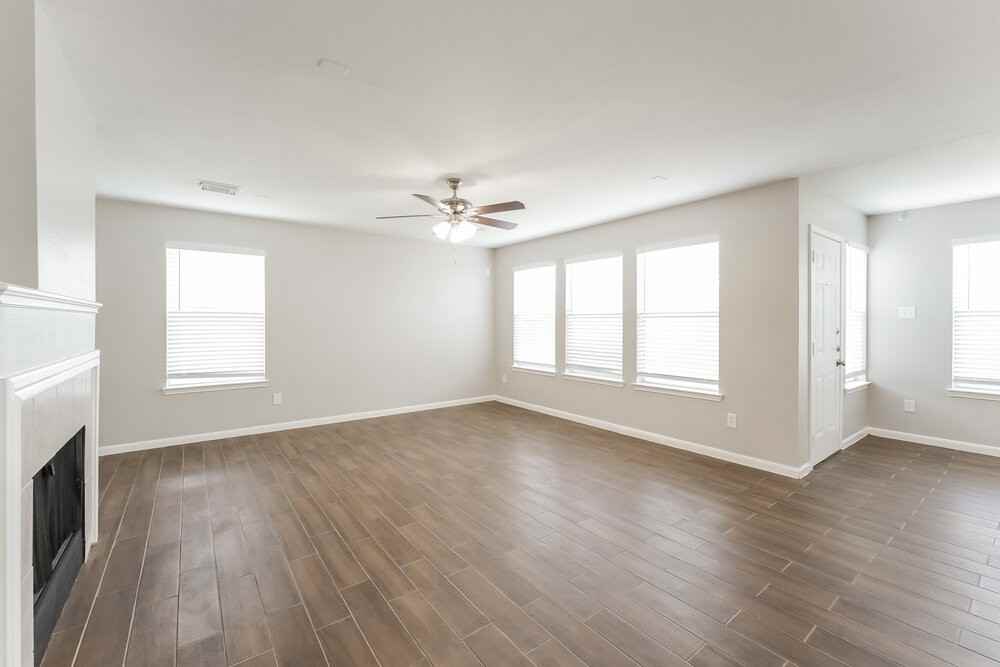 16102 Dawn Marie Ln - Photo 4 of 20