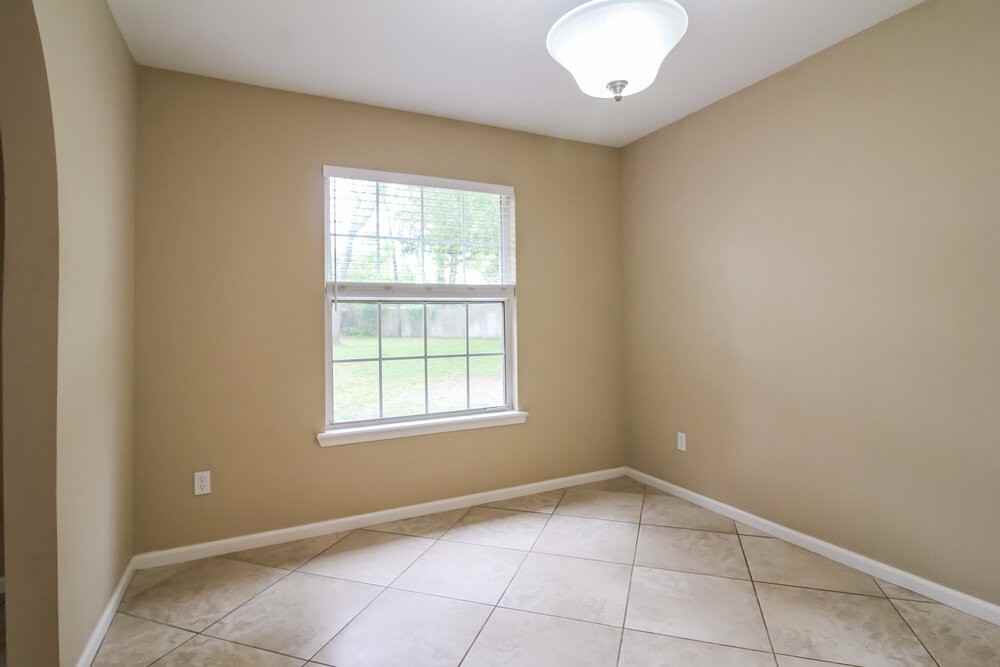 8028 Bannockburn Dr - Photo 5 of 16