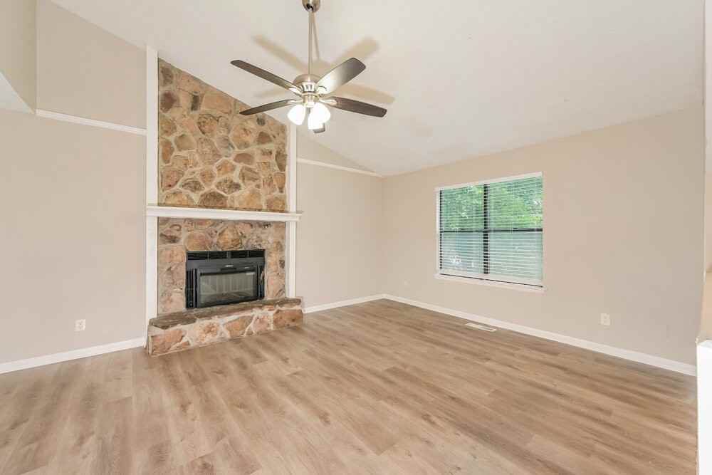 3824 Princess Ct - Photo 4 of 17