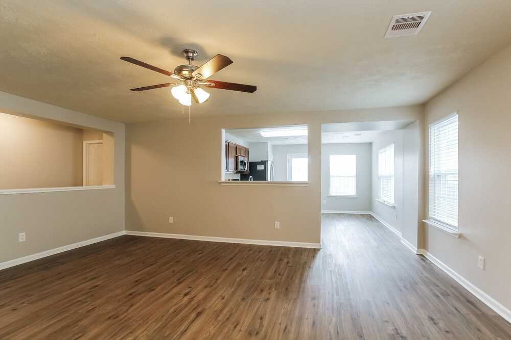 8138 Sanders Glen Ln - Photo 3 of 16