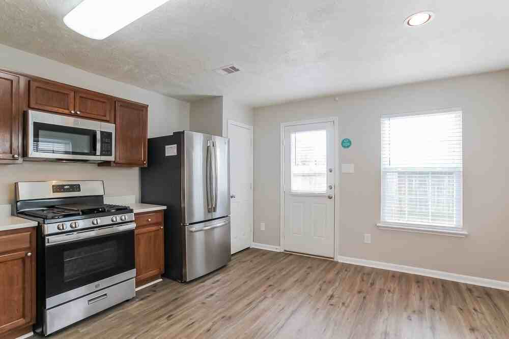 8138 Sanders Glen Ln - Photo 6 of 16