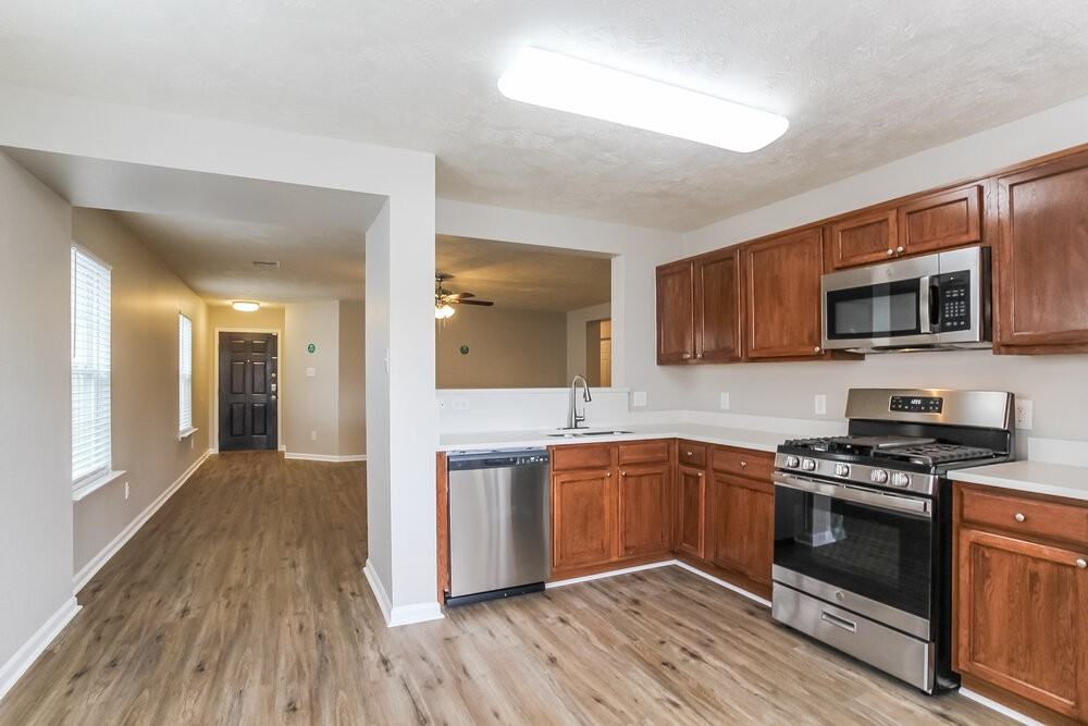 8138 Sanders Glen Ln - Photo 7 of 16