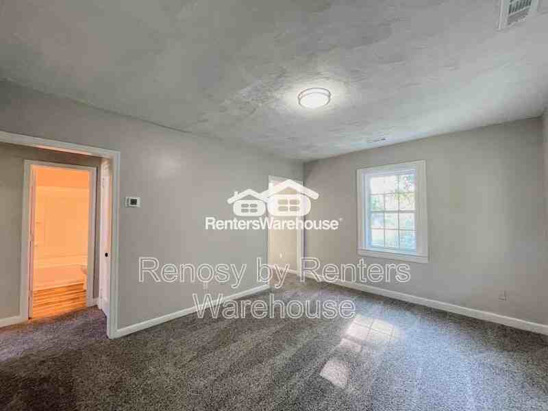 940 Willis St - Photo 4 of 26