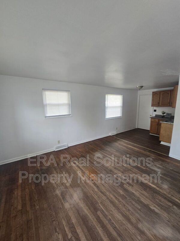 2472 Pontiac St - Photo 4 of 14
