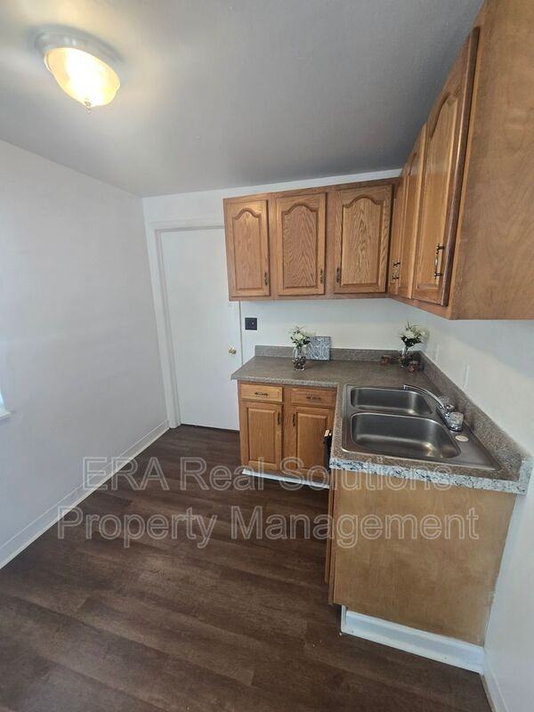 2472 Pontiac St - Photo 5 of 14