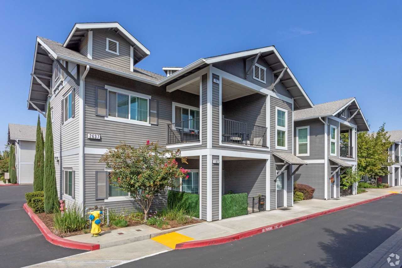 Harbor Pointe Apartments - Photo 2 of 12