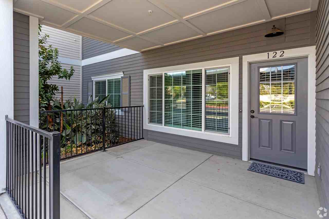 Harbor Pointe Apartments - Photo 3 of 12
