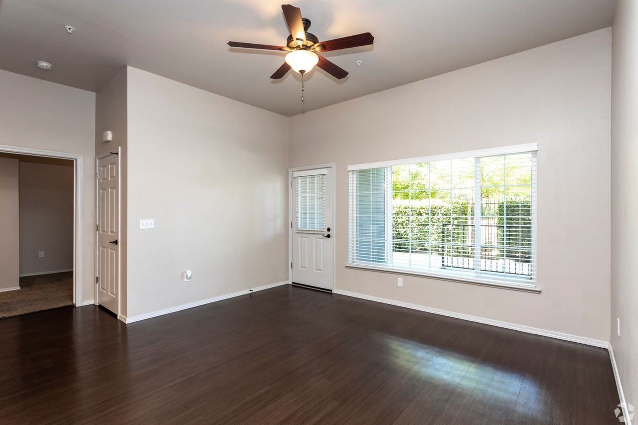 Harbor Pointe Apartments - Photo 5 of 12