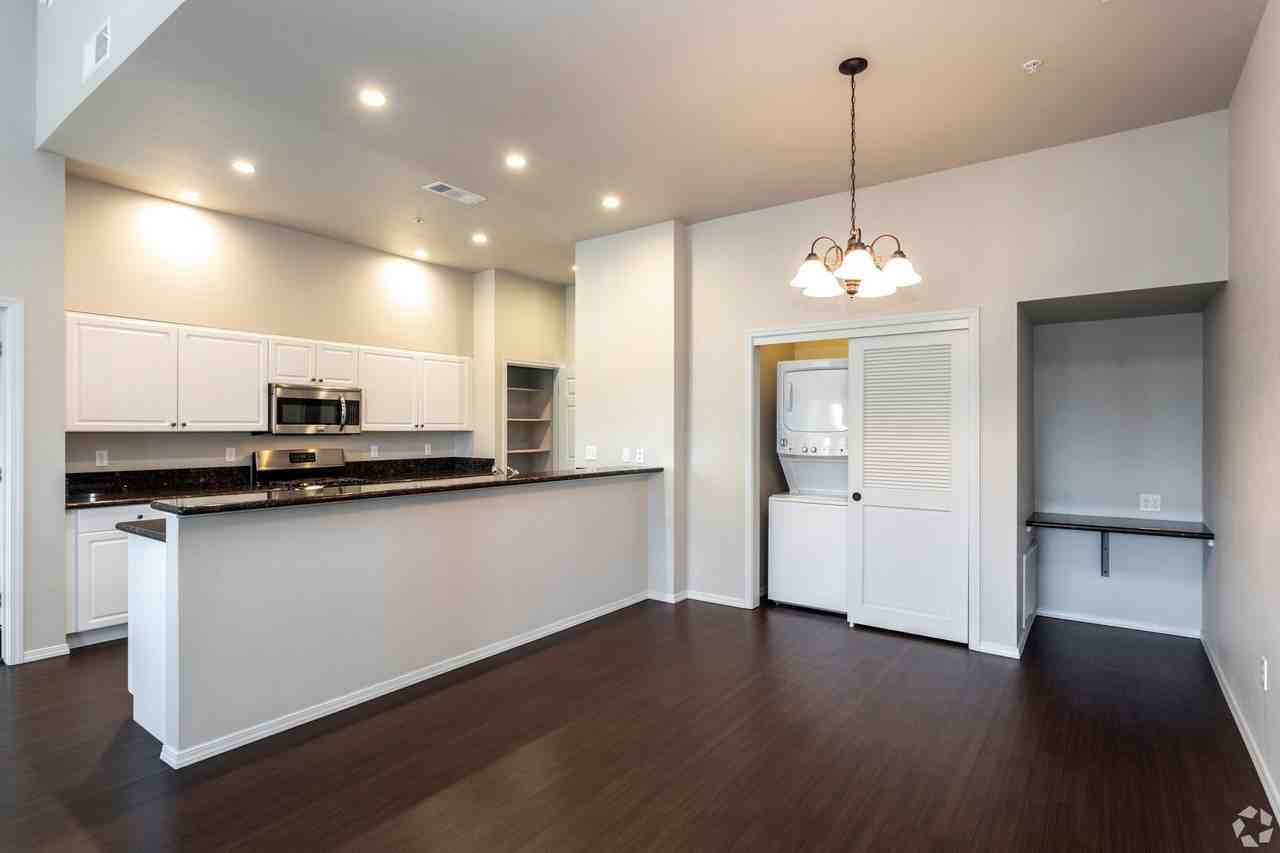 Harbor Pointe Apartments - Photo 7 of 12