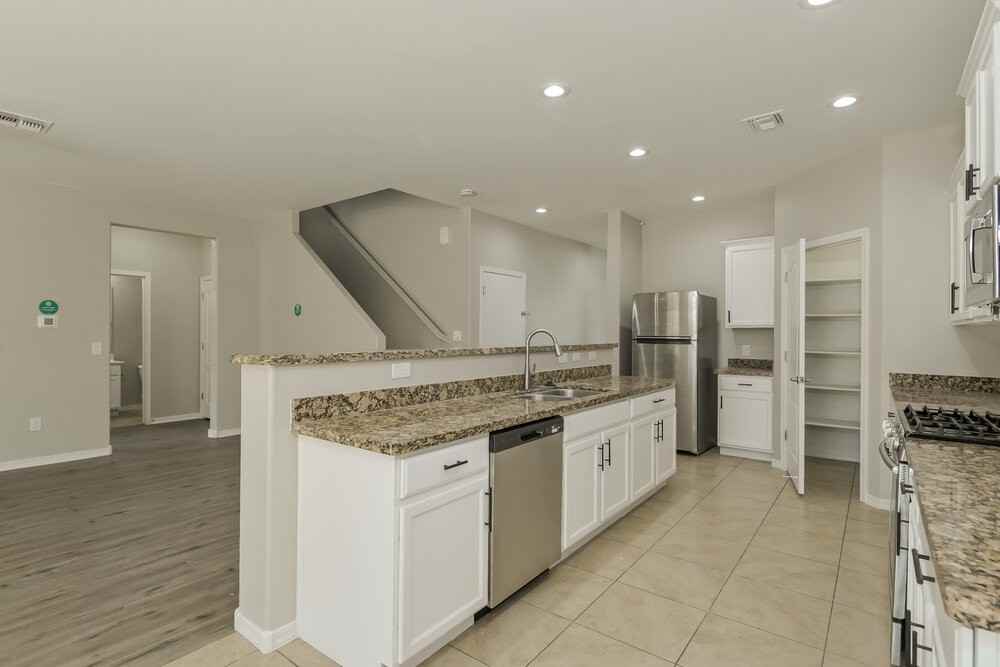 8237 W Kittiwake Ln - Photo 7 of 20