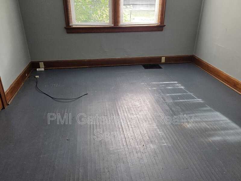 4370 Saint Lawrence Ave #1 - Photo 5 of 17