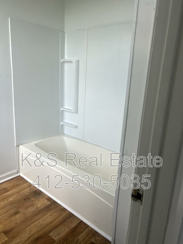 2428 Woodstock Ave - Photo 7 of 8