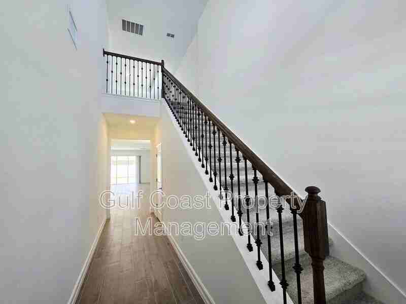 11757 71st Ave E - Photo 3 of 45