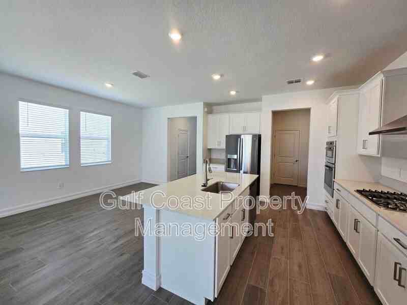 11757 71st Ave E - Photo 5 of 45