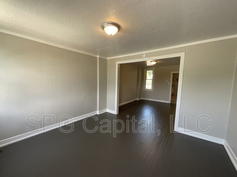 715 Vander Ave - Photo 2 of 10