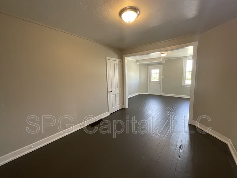 715 Vander Ave - Photo 3 of 10