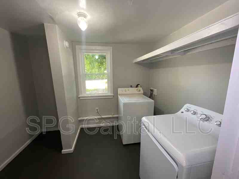 715 Vander Ave - Photo 5 of 10
