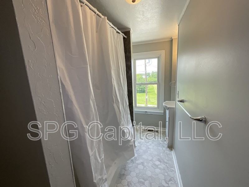 715 Vander Ave - Photo 6 of 10