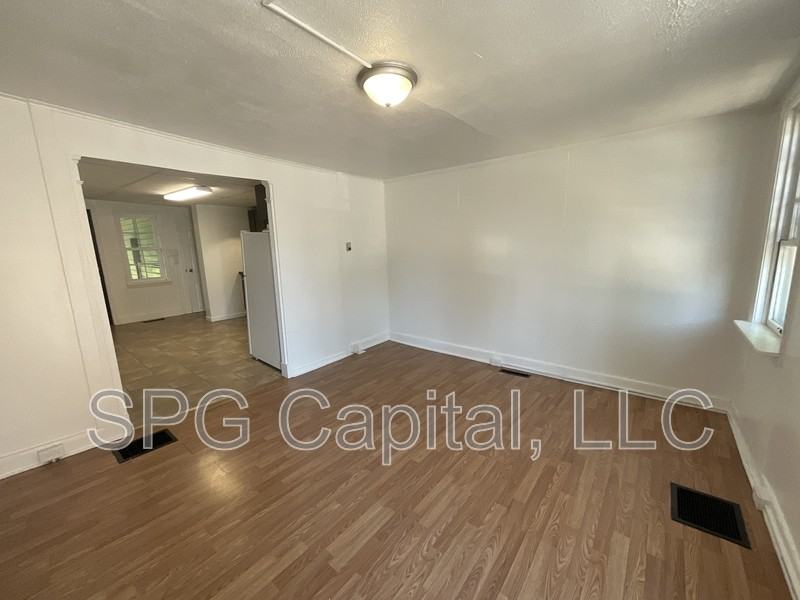 330 W King St - Photo 2 of 9