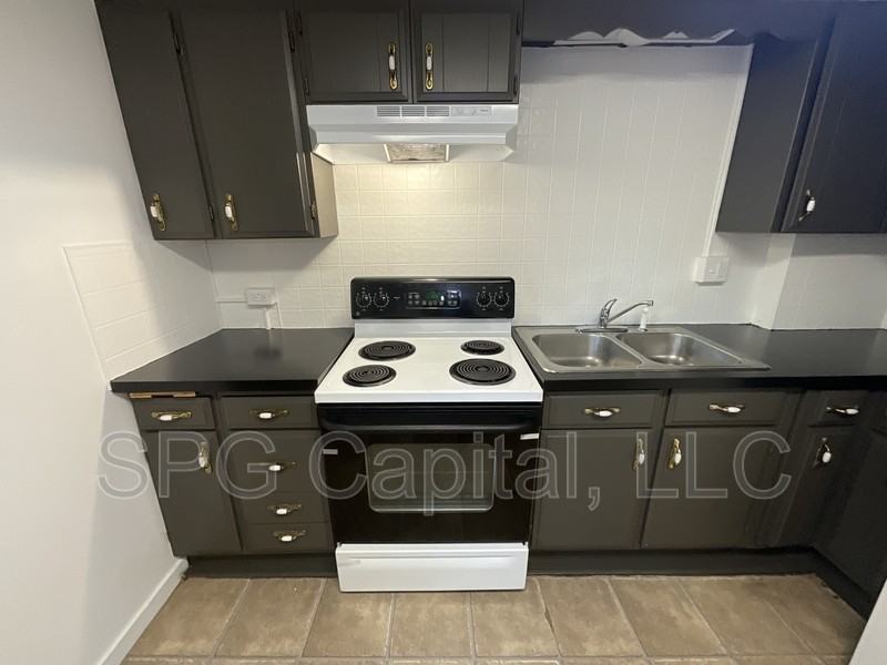 330 W King St - Photo 4 of 9