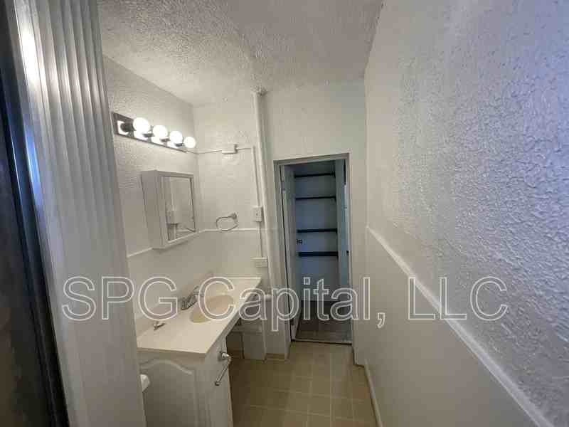330 W King St - Photo 5 of 9