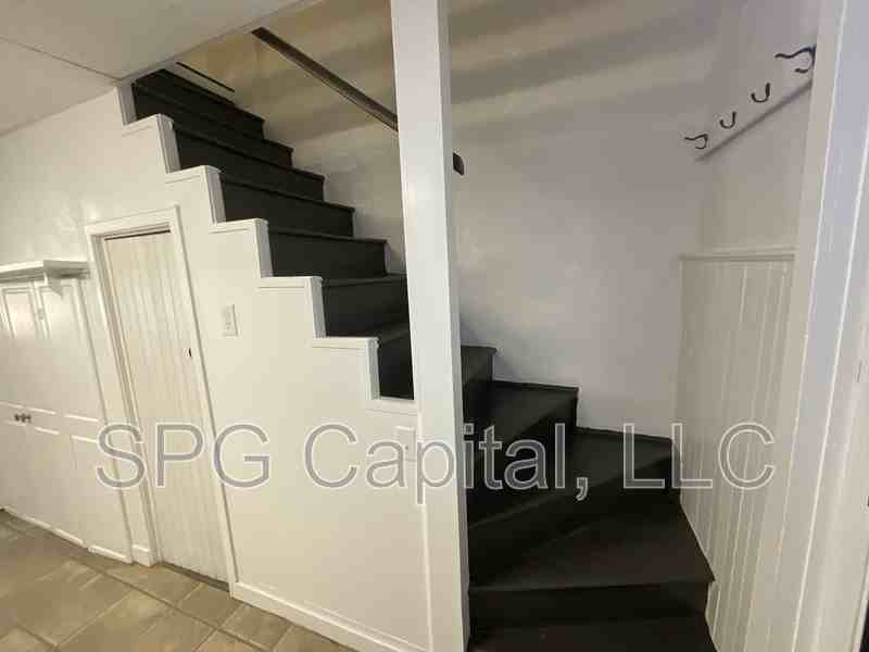 330 W King St - Photo 6 of 9