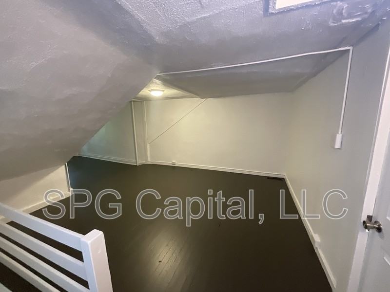 330 W King St - Photo 7 of 9