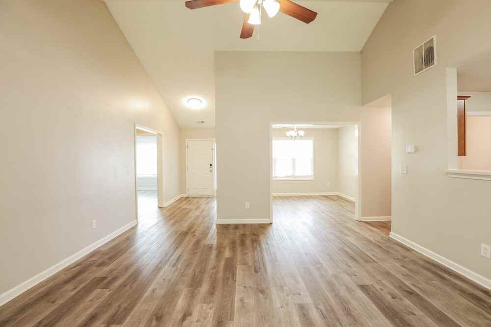 225 Comet Ct - Photo 4 of 16