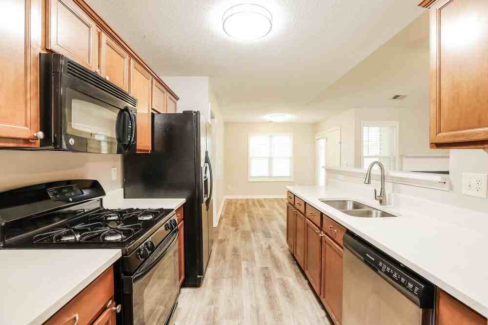 225 Comet Ct - Photo 6 of 16