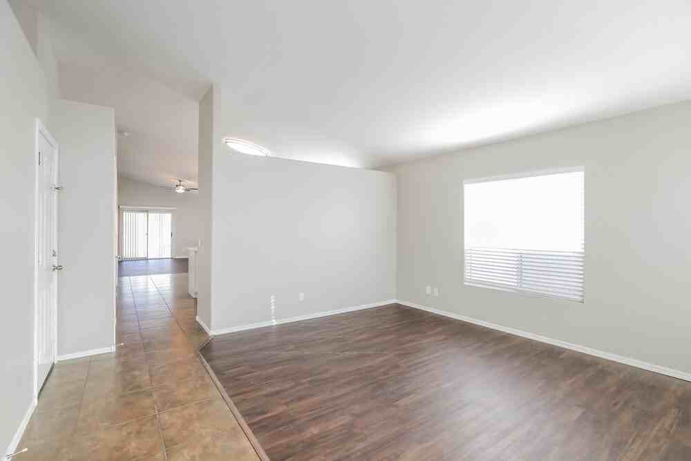 2718 W Pecan Rd - Photo 5 of 16
