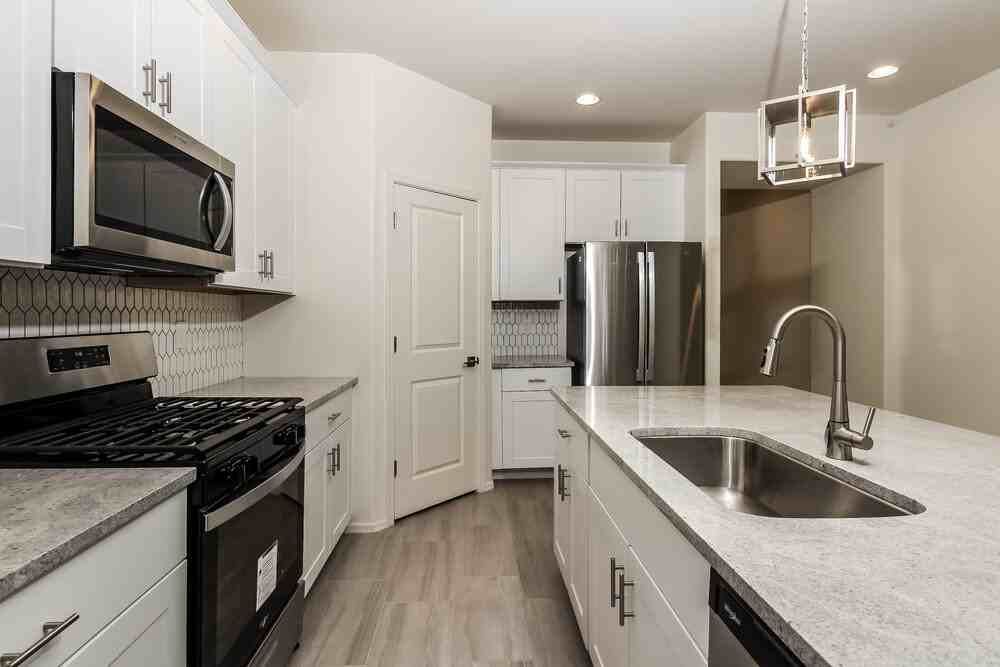 13146 N Grayson Dr - Photo 7 of 19